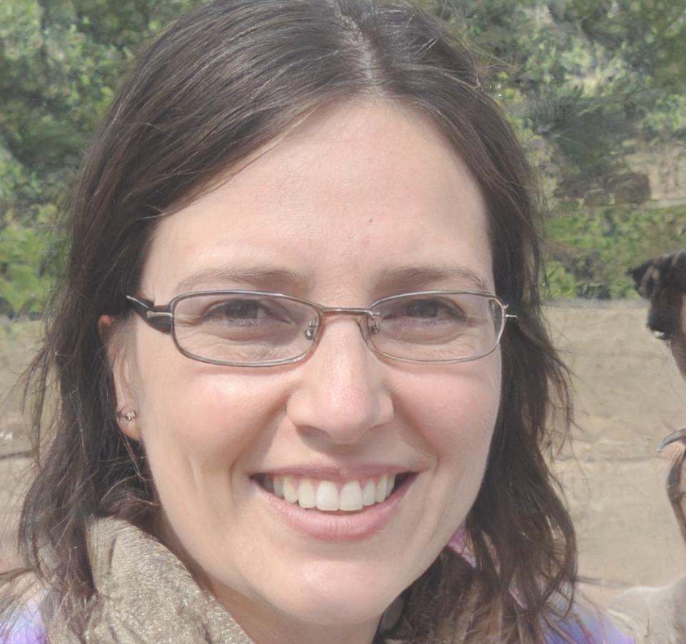 Portrait of Leora Pemberton, behavioural finance coach and programme facilitator